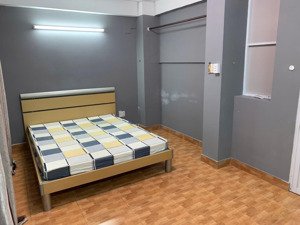 cho thuê phòng bancol kdc trung sơn gần đh rmit q7. diện tích:40m2. full nội thất. giá: 4,8tr/tháng