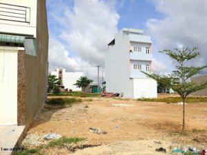 chú 4 nhờ gửi bán giúp 2 nền đất kế thcs nguyễn văn chính, phước lý , 165 thổ cư , sổ riêng.