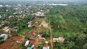 đất 2 mặt tiền đầu đuôi.
cưmgar- daklak dt: tổng hơn 500m2 - 250m2 thổ cư.
