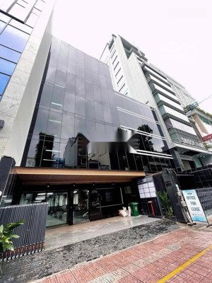 tòa nhà cho thuê mt tân sơn nhì đoạn đẹp. dt: 10x20m. hầm 5 lầu, sàn suốt. pccc đầy đủ