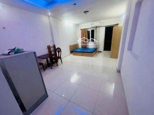 phòng bancol tách bếp kdc kều đàm gần đh rmit q7. diện tích: 40m2. full nội thất. giá: 5,5tr/tháng.