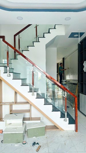 chính chủ bán nhanh nhà 104m2 ngay chợ hưng long bình chánh