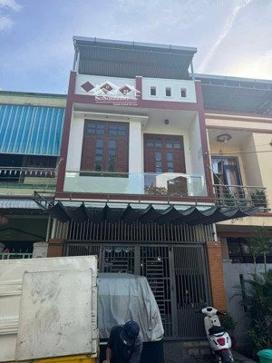 bán nhà 3 tầng mt cù chính lan