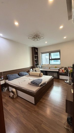 mưới cần bán căn hộ toà v4 "home city 177 trung kính "