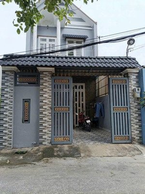 tôi cần bán nhà tại đường nguyễn thị sáng xã đông thạnh hóc môn giá 2 tỷ, 101m2 sổ hồng riêng