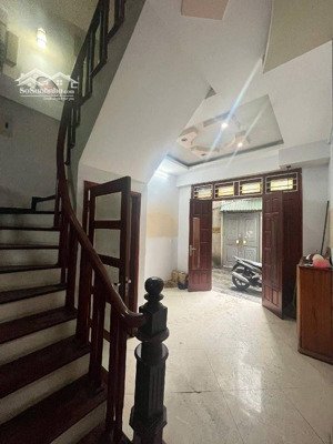chính chủ bán nhà yên hoà ,cầu giấy 43m2 x 5t giá 9 tỷ