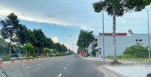 bán nhanh nền đất tại mặt tiền phùng hưng- cạnh khu đô thị long thành- đã có sổ hồng riêng- 1ty2