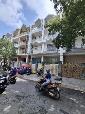cần cho thuê nhà nguyên căn hầm, 4 lầu hía 50tr tại khu him lam, quận 7 lh 