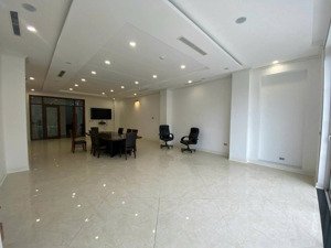 cho thuê nhà 60m*4 tầng, mt 4,5m mặt phố xã đàn, phạm ngọc thạch, đống đa, giá 50 triệu (tl).