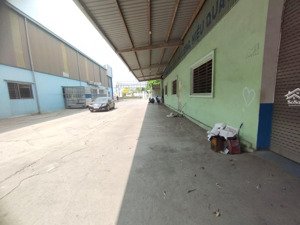 cho thuê kho 1200m2 tại ngọc lâm, long biên, kho cao 7,5m điện 3pha, pccc, giá 100k/m2