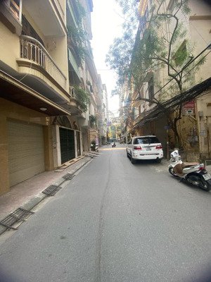 cho thuê nhà nguyên căn đường ô tô tránh nguyễn khả trạc. dt 100m x 4,5 tầng, mt 6m . giá 25 tr