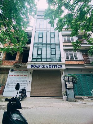 cho thuê nhà mp trương định, hoàng mai. dt 105m2, 5,5 tầng, mt 6m, thông sàn, full đh, thang máy