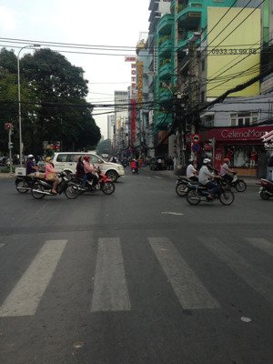 bán nhà đường d2 ,nguyễn gia trí quận bình thạnh,hem kinh doanh rộng 12m,giá đầu tư