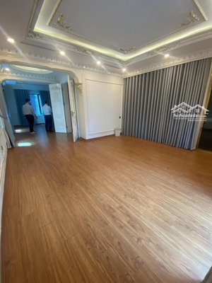 cho thuê nhà mới 2 mặt đường mặt phố thiên hiền.dt 110m x 5,5t, mt 6m. giá 38tr.