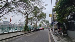 chủ nhà thiện chí bán nhà 6 tầng mặt hồ phố từ hoa - 355,8m2 - mặt tiền 17m - 315 tỷ - sổ cất két.