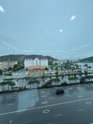 bán nhà 7 tầng mặt đường ql18 bãi cháy dòng tiền ổn định