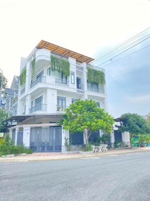 nhà phố 105m² sổ riêng 1 trệt 1 lửng 2 lầu dọn vào ở ngay!