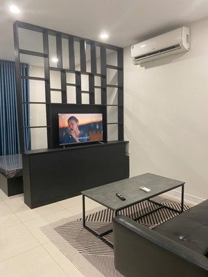 cần bán căn lavida plus ot dt:37m2 ,full nội thất, giá 2tỷ4 bao hết lh: mr.đức huy