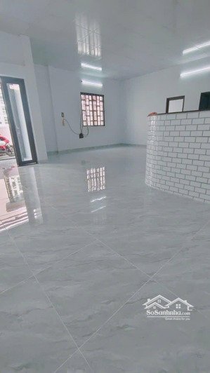 nhà giá: 1,8 tỷ, dt: 12*10m, đường lê văn lương nối dài, qua cầu rạch tôm 900m