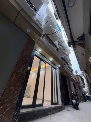 chủ cực máu bán! lỗ cũng bán - hoàng mai- 5 tầng thang máy - sổ 40m - mt 3,2m