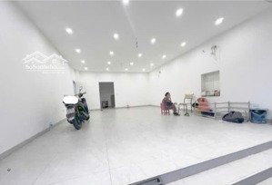 cho thuê 66 m2, mặt bằng tầng 1, mặt tiền 7m của tòa nhà trong ngõ phố núi trúc, phường giảng võ