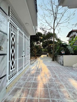 quá rẻ! chỉ còn 1 căn duy nhất. nhà đẹp 4t x 32m2 trung tâm xã phụng châu gần trường đại học tdtt