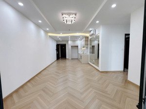 cho thuê căn góc times city 3pn sáng, 110.3m, có slot xe ô tô, bc đông nam, giá 20 triệu vào ởngay