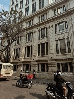 anh trai nhờ bán gấp nhà mặt phố lò sũ chỉ 500tr/m- 105 m2 - 6 tầng- 4.5m mặt tiền 56 tỷ- ôtô tránh