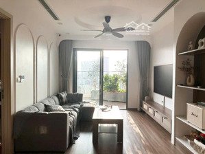 chủ gửi bán gấp căn cc goldsilk, 4pn, giá 6.x tỷ, lh 