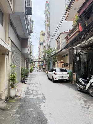 bán nhà gần phố khuất duy tiến 55m2*5t,mt 4.2m,gara oto,2thoáng,kinh doanh,10m ra phố, giá 18.3tỷ.