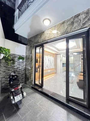 siêu phẩm nhà xây mới, độc lập, sân cổng rộng 10 mâm cỗ phố lê lợi - hải phòng. vị trí nhà đẹp