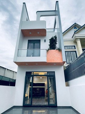 bán nhà mặt tiền dx ngay chợ chỉ hơn 4 tỷ