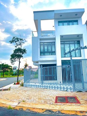 nhà phố 80m² sổ hồng riêng thiết kế hiện đại, dọn vào ở ngay!