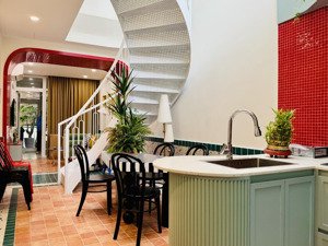 căn hộ duplex độc đáo, 2 phòng ngủ, view hồ cho thuê