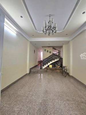 mặt tiền cao lỗ, 4.5x22, 1 trệt 3 lầu, 5pn 4wc, trống suốt