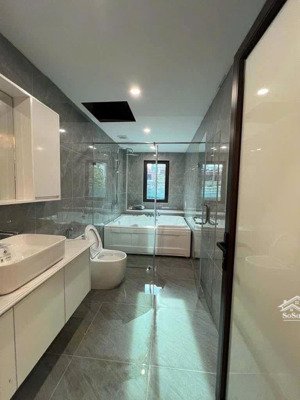 cho thuê nhà nguyên căn mễ trì, nam từ liêm dt 120m2 x 5 tầng, giá thuê 180tr/tháng lh 0985.607.14