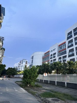 bán nhà phân lô tu hoàng - ô tô tránh - vỉa hè rộng- ở và kinh doanh đều đẹp