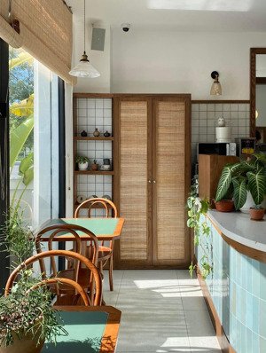 nhà phố cạnh trường học, vừa ở vừa kinh doanh, thiết kế đẹp hiện đại. vào setup kinh doanh ngay