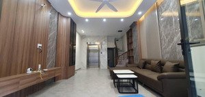 bán nhà đẹp full nội thất cầu thang máy nguyễn văn cừ long biên hà nội 55m2