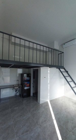 bán tòa nhà trọ 122.5m2 x 3 tầng khu fpt, giá 4,65 tỷ, dòng tiền 28tr/tháng, 11 phòng full nội thất