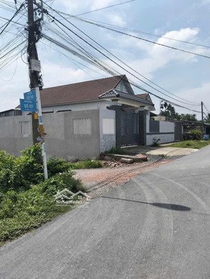 hàng thơm xã tân thông hội(dt106m)xây dựng ngay tự do,giá 1ty720tr bớt lộc .lh xem đất