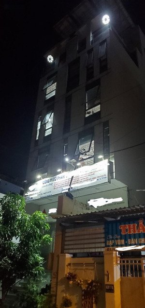 tòa nhà chdv văn phòng mặt tiền trung mỹ tây dòng tiền 1.1 tỷ /năm ngang 8m có hầm