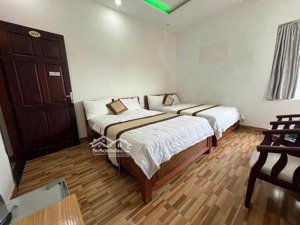 khách sạn 6 tầng 24 tỷ 103m2 đường nguyễn huệ, quy nhơn, gia lai, khu vực sầm uất