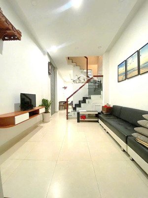 nhà sạch đẹp hẻm xe hơi có nội thất đường số 1, p16, gv, giá 10,5 triệu