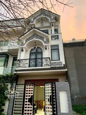 cam kết đúng hình, nhà trong kdc khép kín, 1 trệt, 2 lầu, đường 7m, chỉ 12,5 triệu, lh: 
