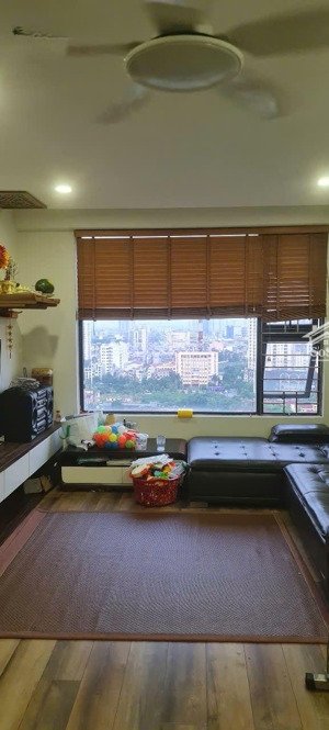 chính chủ cần bán căn hộ chung cư 72m2 tòa nhà mễ trì plaza. 2pn, 2vs, ban công đông nam