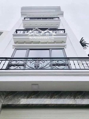 siêu hiếm - nội thất 5* - 6 tầng thang máy xịn sò - gần phố - cách 15m ra ô tô tránh