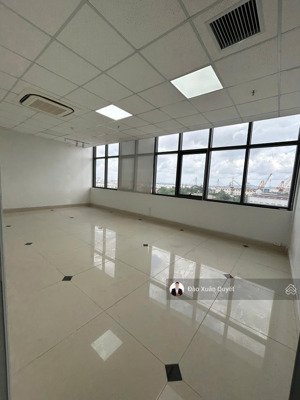 văn phòng 79m2 đã chia sẵn phòng - giá chỉ 215k/m2. bao phí quản lý, vào hoạt động ngay.