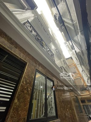 toà ccmn phố đội cấn.ba đình.dt 58m x 6t thang máy.13 phòng full nội thất.ô tô đỗ cửa.giá 17,5 tỷ