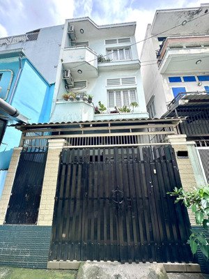sát mặt tiền phan văn trị, đối diện city land, emark 4 tầng cứng cáp ngang 4,5x13m xe hơi thông